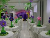 Mesas decoradas com balões